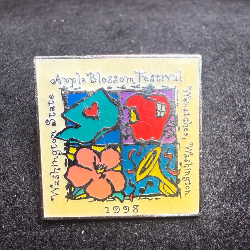 1998 Apple Blossom Festival Wenatchee Wa Enamel Pin Washington State Souvenir